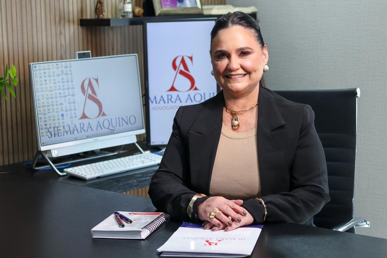 Dra. Silmara Aquino em seu escritório